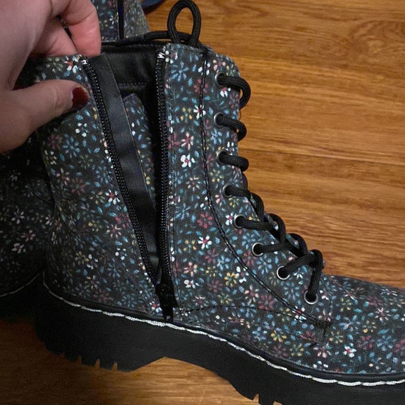 EUC floral combat boots - Picture 3 of 5